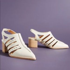 New! Bill Blass Tracy booties Sz:6 sold out cream